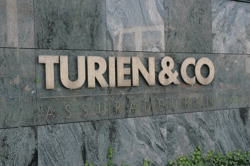 Logo Turien op het pand